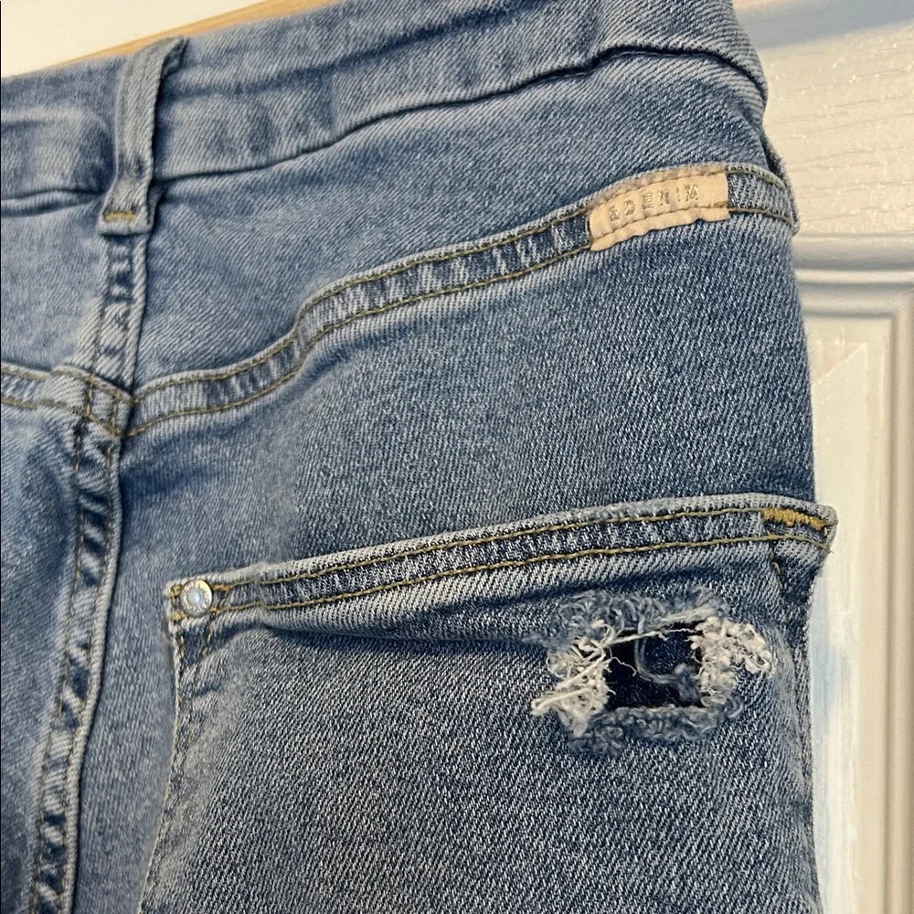 Classic Distressed Skinny Jeans in Blue size 4